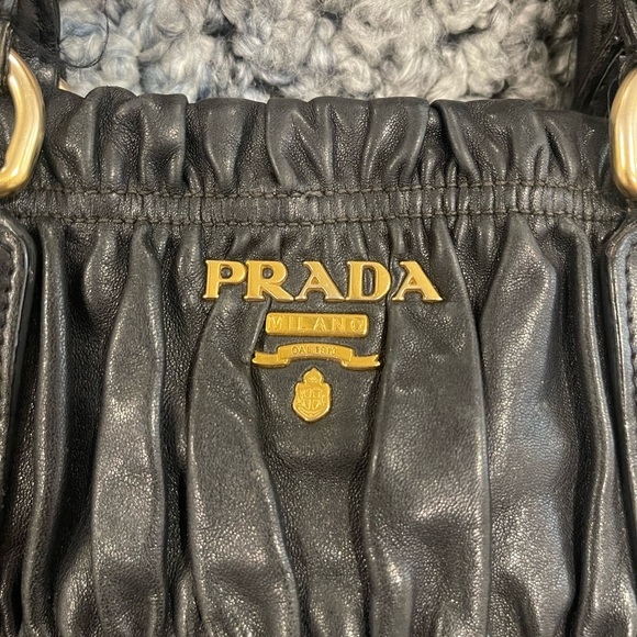 Saffiano Leather Shoulder Tote Handbag. Circa 2008 - Picture 3 of 9